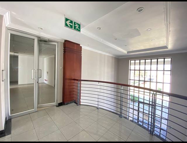 370M² OFFICE TO LET IN BRYANSTON
